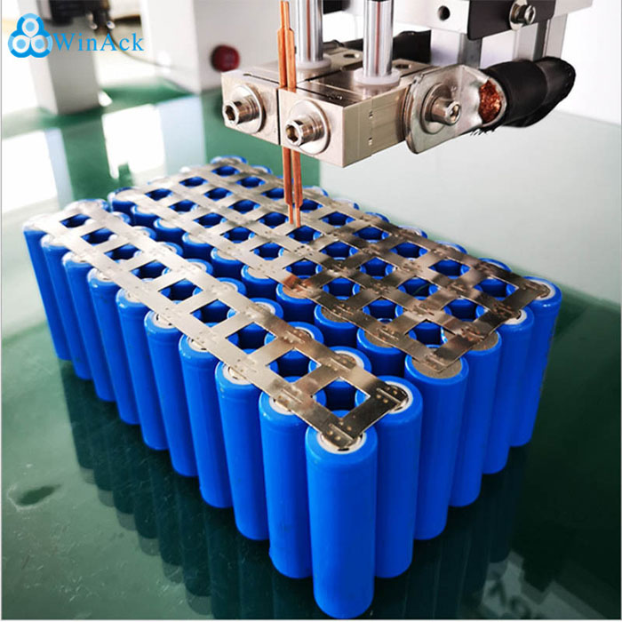 Spot online welding battery